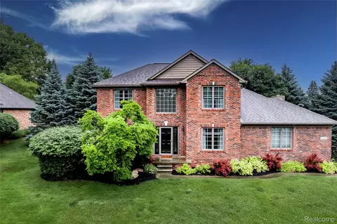 8140 Staghorn Trl, Independence, MI 48348