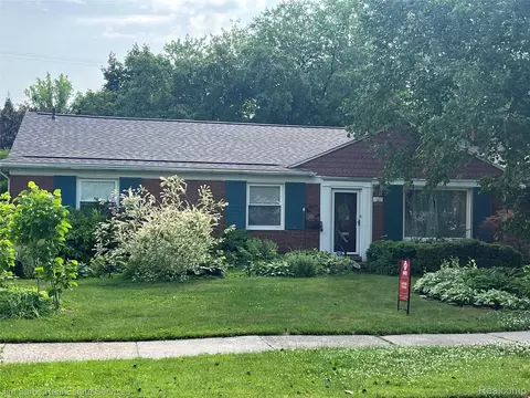 1020 Somerset Ave, Grosse Pointe, MI 48230
