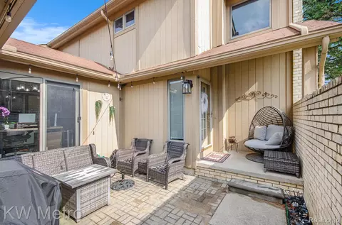 6271 Potomac Cir, West Bloomfield, MI 48322