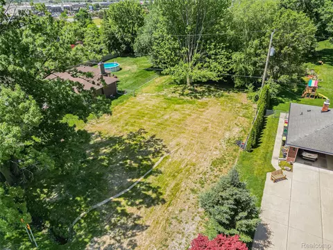 45215 Fairchild Rd, Macomb, MI 48042