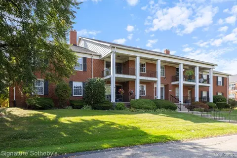 27671 W Echo Vly, Farmington Hills, MI 48334
