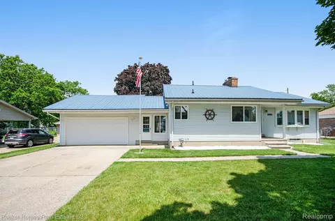 13370 Gerald St, Gibraltar, MI 48173