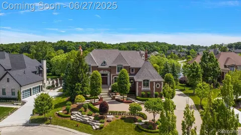 2848 Croftshire Ct, Rochester, MI 48306