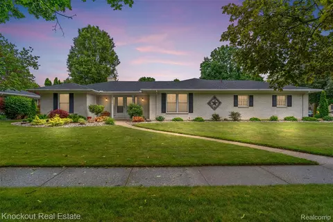911 Eastgate Dr, Frankenmuth, MI 48734