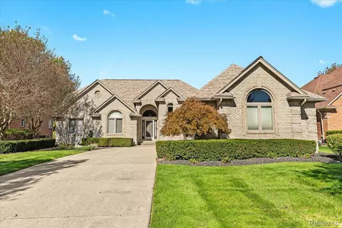 57563 Stonebriar Dr, Washington, MI 48094