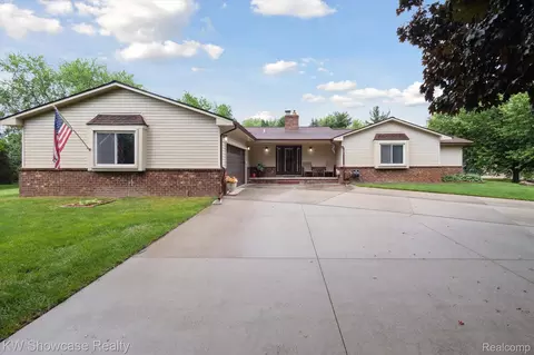 59300 Montego Dr, Lyon, MI 48165