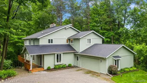 7340 Deer Lake Rd, Independence, MI 48346