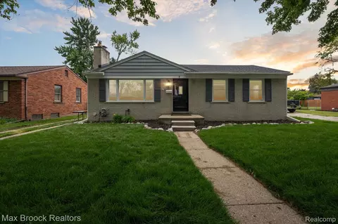 32729 W Chicago St, Livonia, MI 48150