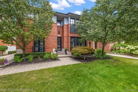 650 Hanna St, Birmingham, MI 48009