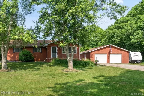 6617 Kilburn Rd, Grant, MI 48032
