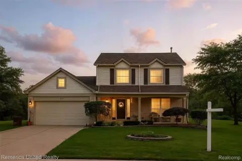 900 Oak Creek Dr, South Lyon, MI 48178
