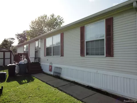 453 Glencoe Dr, Bedford, MI 48182