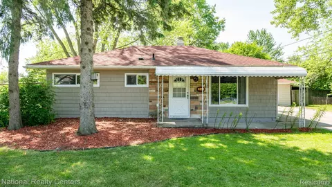 2498 Edward St, Grand Blanc, MI 48439