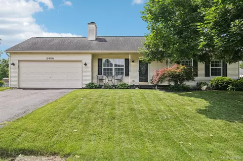 2486 Pinecone Dr, Howell, MI 48843