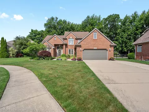 47853 Lavender Ct, Macomb, MI 48044