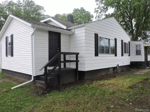 1096 W Buder Ave, Flint, MI 48507