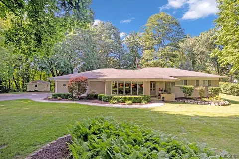 6875 Hubbard Rd, Independence, MI 48348
