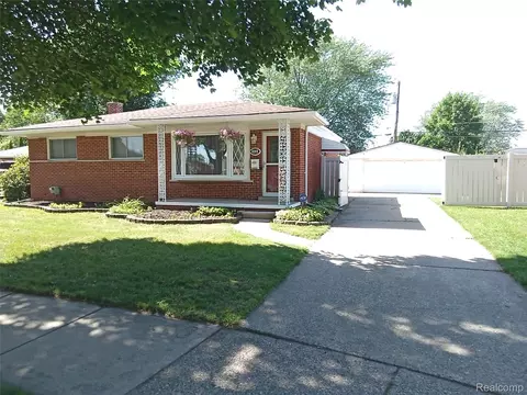 8283 Christine St, Warren, MI 48093
