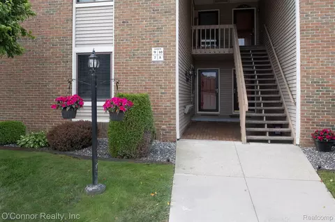 1660 River Rd #7, Marysville, MI 48040