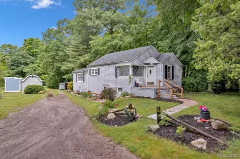 4155 Mill Lake Rd, Lake Orion, MI 48360