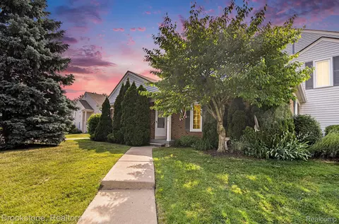 37470 Stonegate Cir #109, Clinton Township, MI 48036