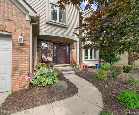 7060 Fox Hills Rd, Canton, MI 48187