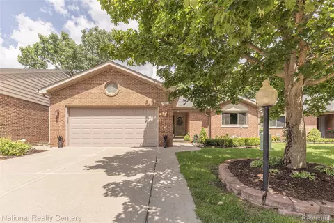 285 Ash Ct, South Lyon, MI 48178