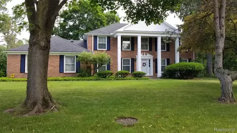 5396 Provincial Dr, Bloomfield Township, MI 48302