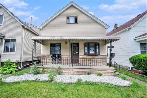 12067 Gallagher St, Hamtramck, MI 48212