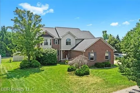 20077 Dovetail Dr, Brownstown, MI 48183