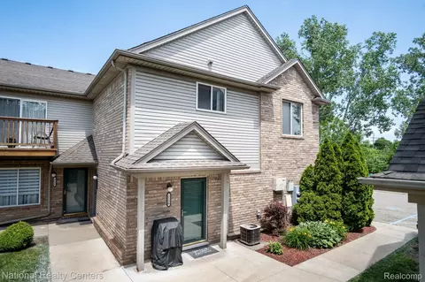 2190 Frazho Rd, Warren, MI 48091