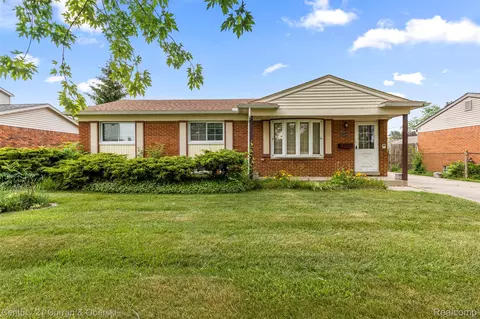15101 Westlake St, Taylor, MI 48180