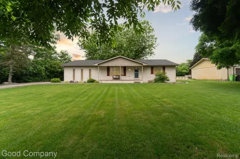 1492 Raleigh Dr, Brighton, MI 48114