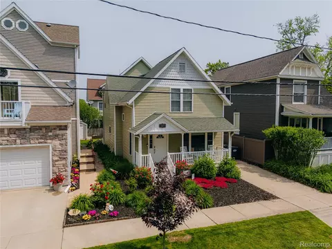 229 Huron St, South Haven, MI 49090