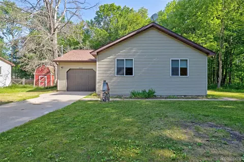6250 Woodland Dr, Freeman, MI 48632