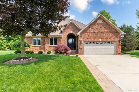 34321 Country Meadow Rd, Chesterfield, MI 48047