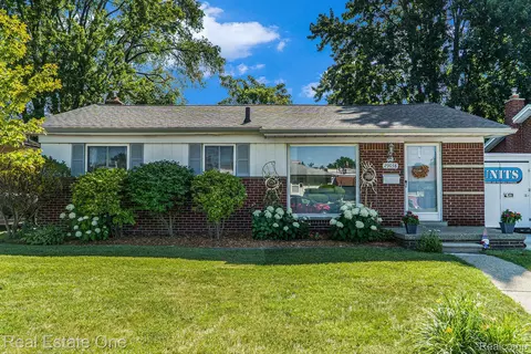 29038 Spoon Ave, Madison Heights, MI 48071