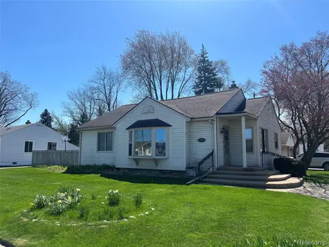 33573 Pardo St, Garden City, MI 48135