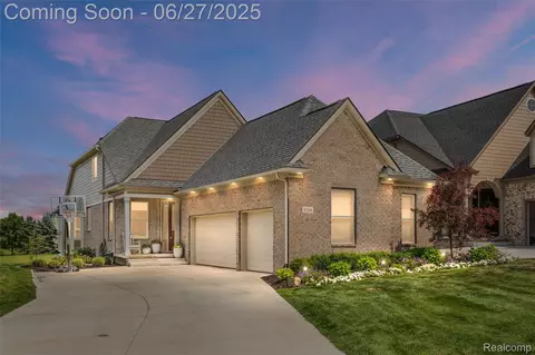 8264 Stoney Creek Dr, Green Oak, MI 48178