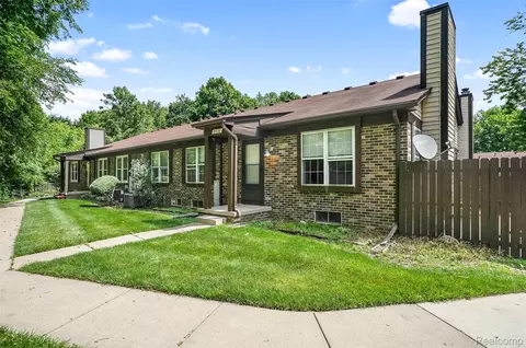35332 Bristlecone #68, Clinton Township, MI 48035