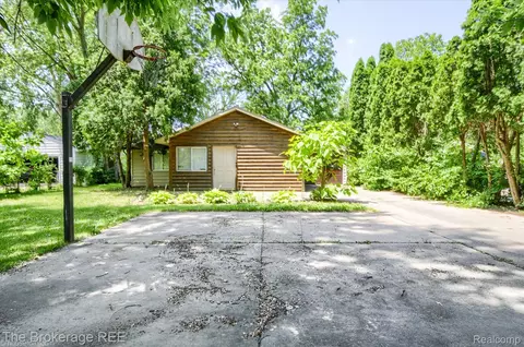 8021 Benson Rd, Mount Morris, MI 48458