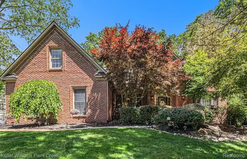 2868 Masters Ct, Pinckney, MI 48169