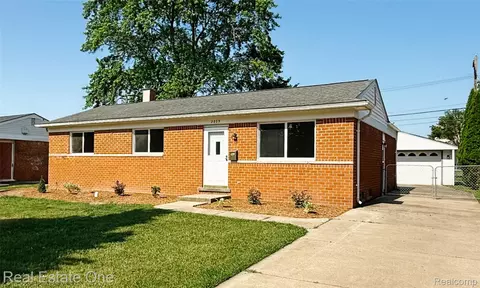 2809 Sparta Dr, Troy, MI 48083