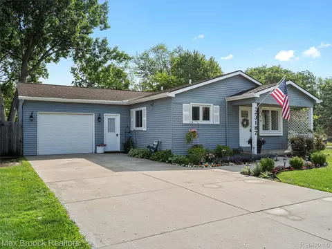 23187 Talbot St, Clinton Township, MI 48035