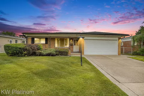 34551 Richard O Dr, Sterling Heights, MI 48310