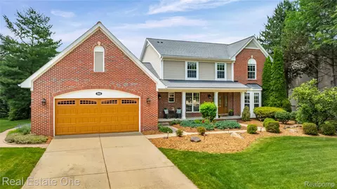 7601 Greenway Ln, West Bloomfield, MI 48324