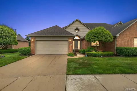 33847 Au Sable Dr #10, Chesterfield, MI 48047