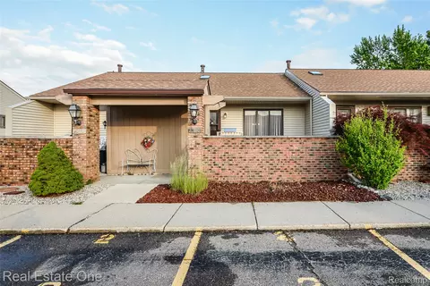 25110 Heritage Ct #2, South Lyon, MI 48178
