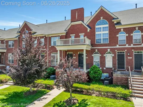 3262 Camden Dr, Troy, MI 48084