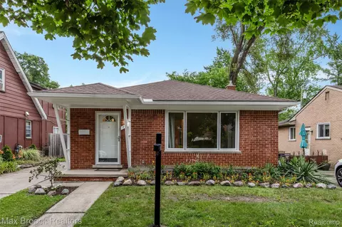 71 Maplefield Rd, Pleasant Ridge, MI 48069
